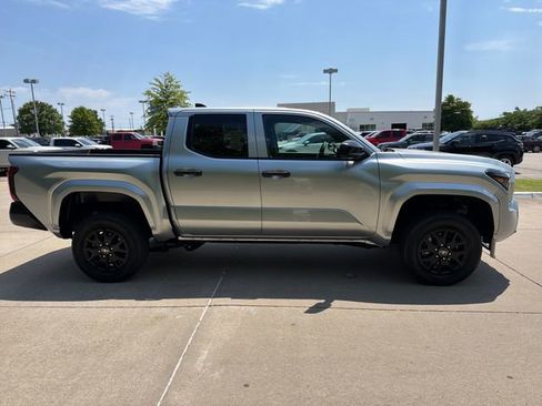 Used 2025 Toyota Tacoma SR AWD/4WD image 6