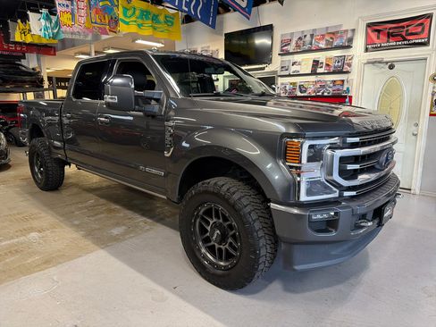 Used 2020 Ford F350 Platinum w/ FX4 Off-Road Package image 2