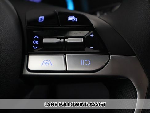 Used 2025 Hyundai Elantra Blue image 3