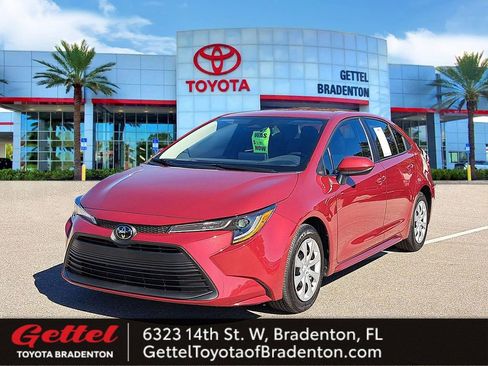 Certified 2024 Toyota Corolla LE image 1