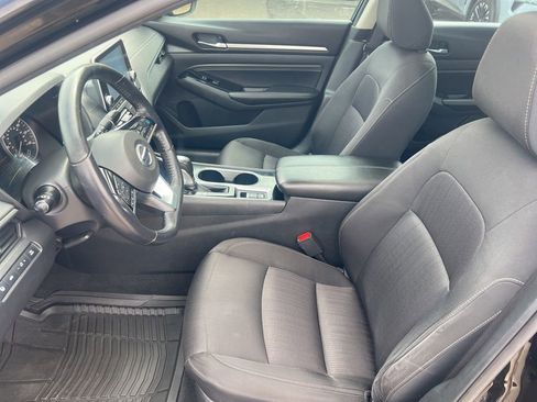 Used 2021 Nissan Altima 2.5 SV w/ SV Premium Package FWD image 4