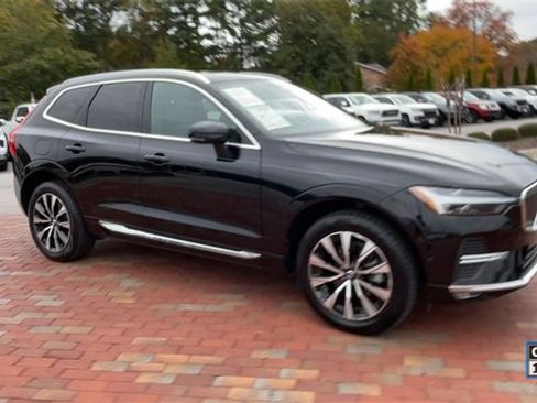 Used 2023 Volvo XC60 B5 Plus image 3