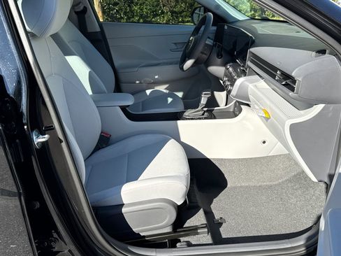 New 2026 Hyundai Kona SE image 13