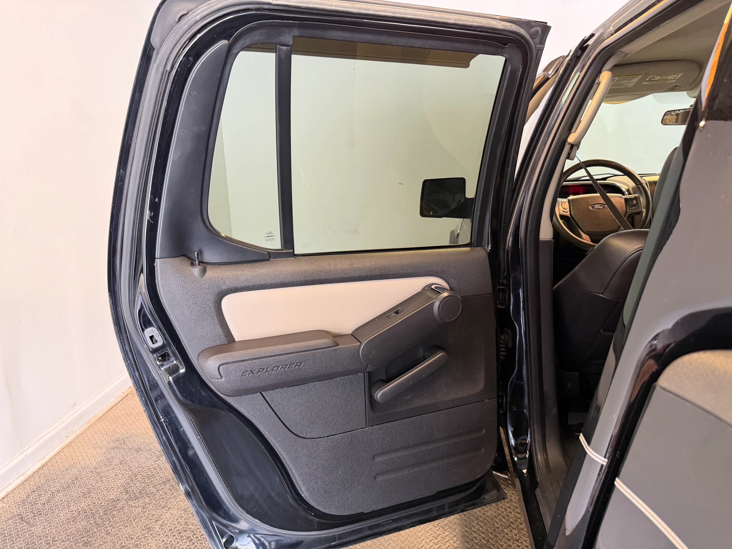 Used 2007 Ford Explorer Sport Trac Limited AWD/4WD image 30