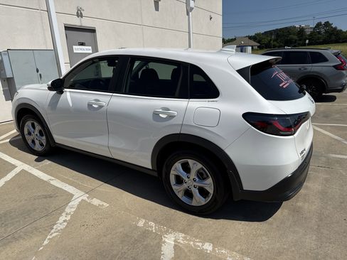 Used 2024 Honda HR-V LX image 8