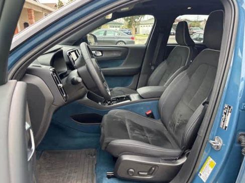 Used 2023 Volvo XC40 Recharge Ultimate w/ Protection Package Premier image 4
