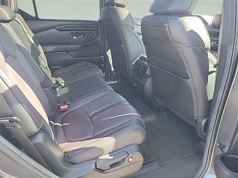 Used 2025 Honda Pilot Black Edition image 26