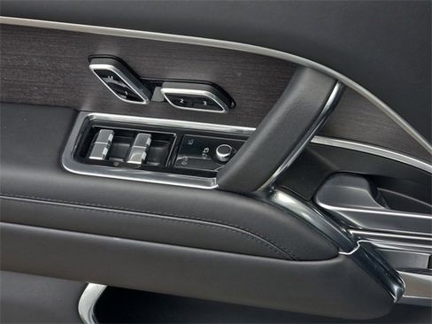 Used 2024 Land Rover Range Rover Long Wheelbase Autobiography image 28