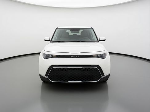 Used 2025 Kia Soul LX w/ LX Technology Package image 2