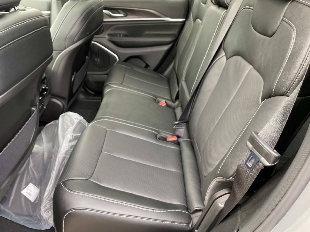 New 2027 Jeep Grand Cherokee Limited AWD/4WD image 7