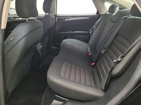 Used 2017 Ford Fusion SE w/ Fusion SE Technology Package image 18