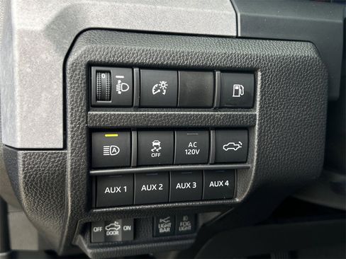 Used 2025 Toyota Tacoma Trailhunter image 19