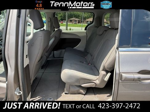 Used 2017 Chrysler Pacifica Touring FWD image 12