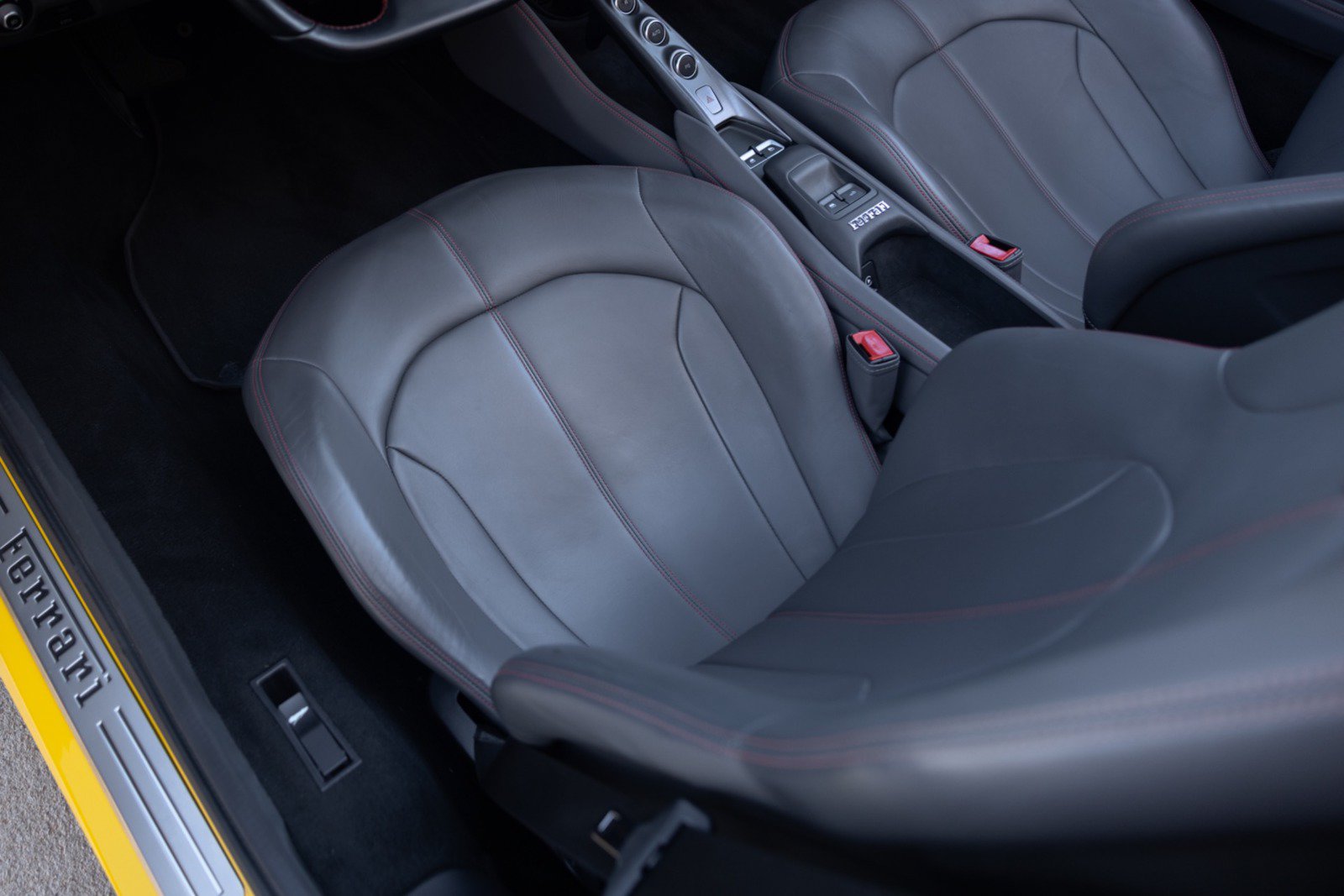 Used 2022 Ferrari F8 Tributo RWD image 59