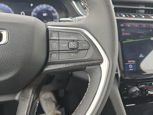Used 2024 Jeep Grand Cherokee Limited w/ Luxury Tech Group II AWD/4WD image 15