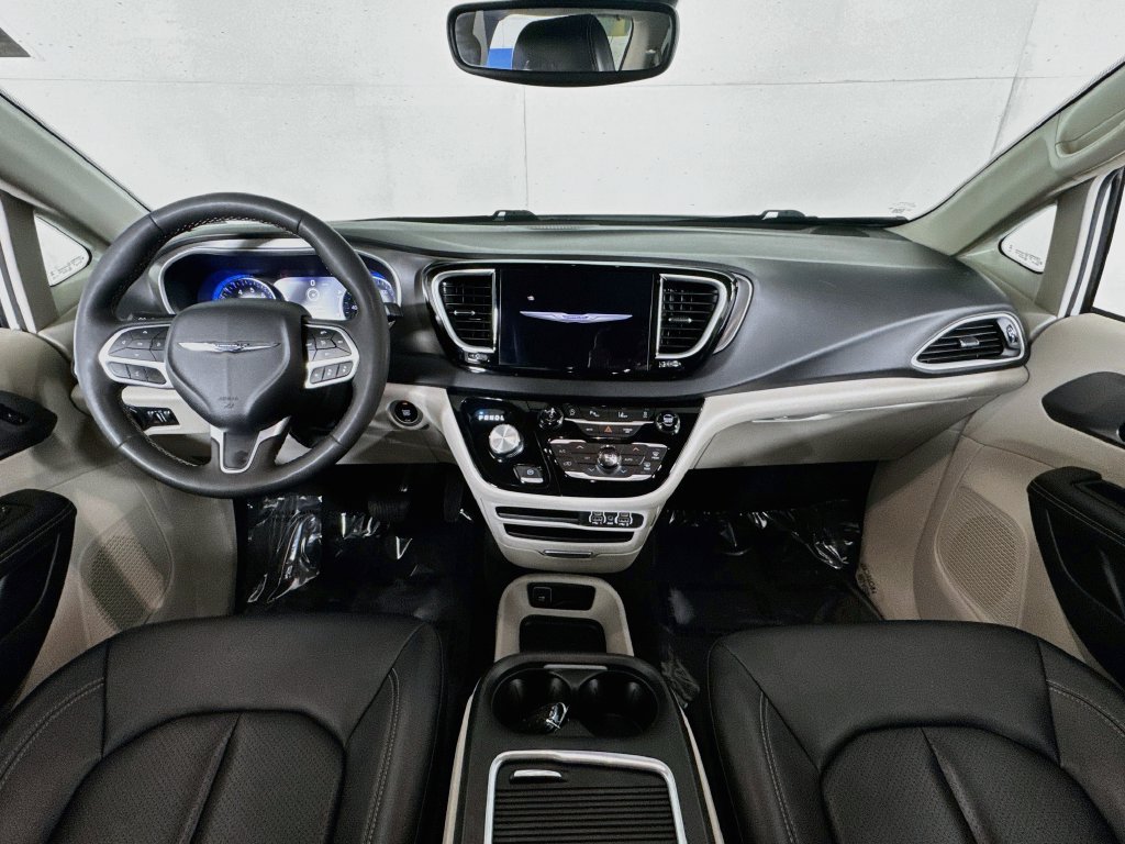 Used 2024 Chrysler Pacifica Touring-L FWD image 29