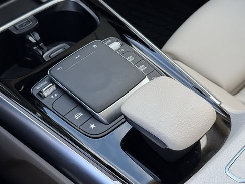 Used 2023 Mercedes-Benz GLA 250 4MATIC image 28