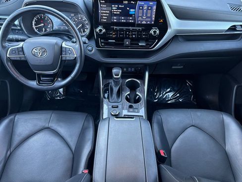 Certified 2022 Toyota Highlander Platinum image 17