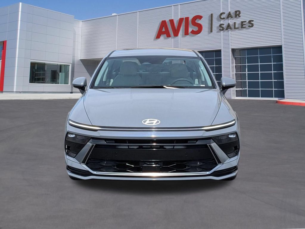 Used 2025 Hyundai Sonata SEL FWD image 2