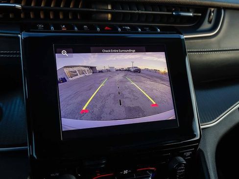 Used 2023 Jeep Grand Cherokee L Laredo image 25