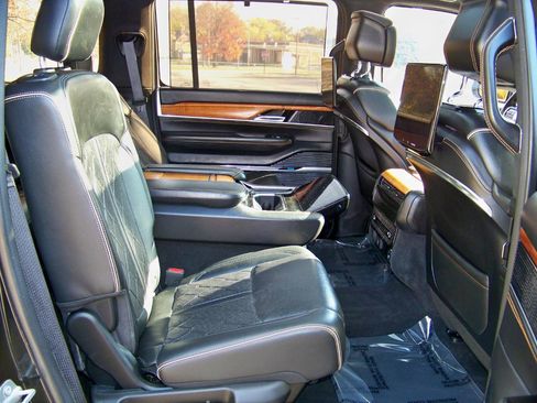 Used 2022 Jeep Grand Wagoneer Series III w/ Rear Seat Video Group 1 image 15