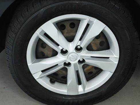 Used 2019 Nissan Kicks S image 36