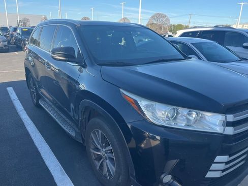 Used 2017 Toyota Highlander XLE image 8