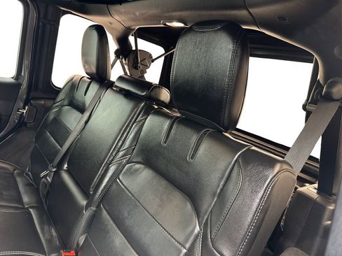 Used 2022 Jeep Wrangler Unlimited Sahara w/ Cold Weather Group AWD/4WD image 34