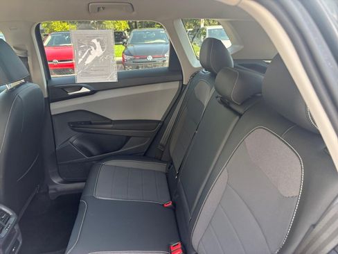 Certified 2023 Volkswagen Taos SE FWD image 29