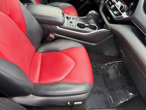 Used 2023 Toyota Highlander L image 26