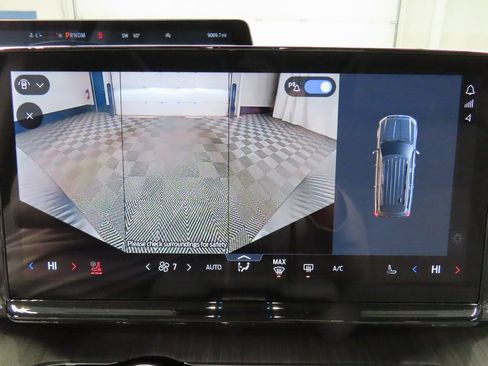 Used 2025 Ford Expedition Platinum w/ Platinum Ultimate Package image 23