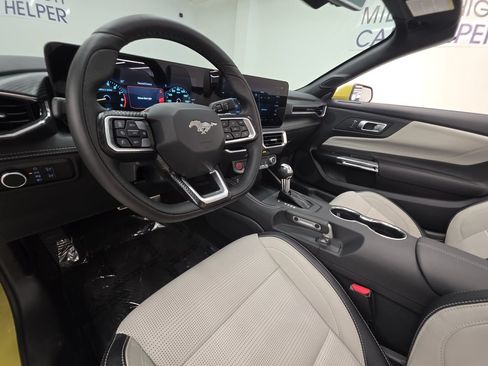 Used 2025 Ford Mustang GT Premium w/ GT Performance Package RWD image 36