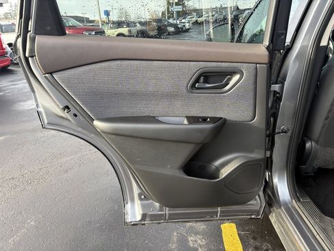 Used 2023 Nissan Rogue S image 32