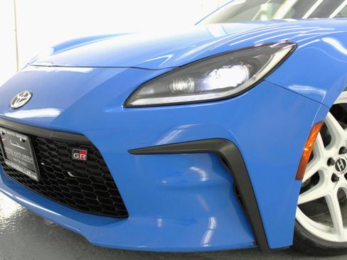Used 2022 Toyota GR86 RWD image 21