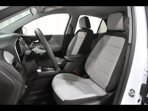 Certified 2023 Chevrolet Equinox LS w/ LS Convenience Package FWD image 5