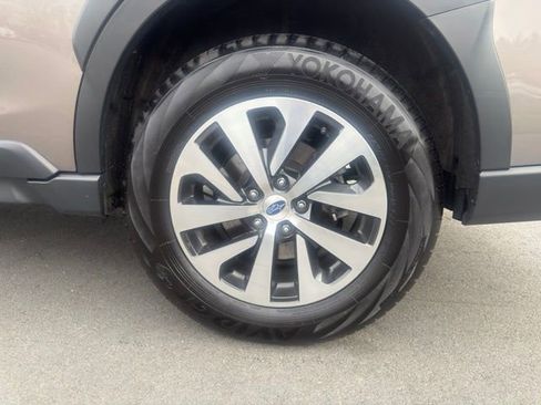 Used 2023 Subaru Outback Premium AWD/4WD image 28