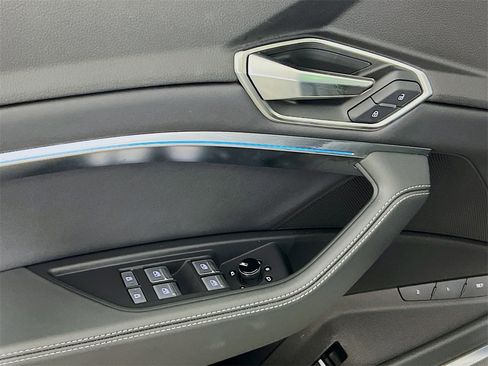 Used 2024 Audi Q8 e-tron Prestige image 20