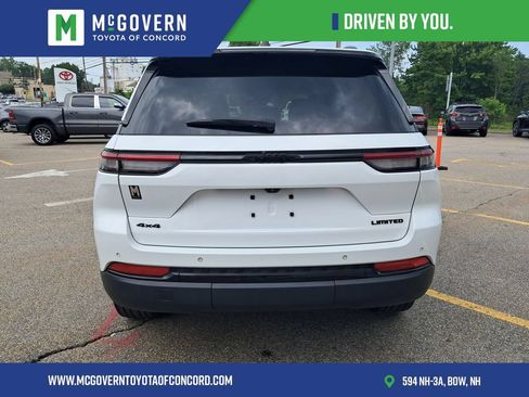 Used 2023 Jeep Grand Cherokee Limited w/ Black Appearance Package AWD/4WD image 4