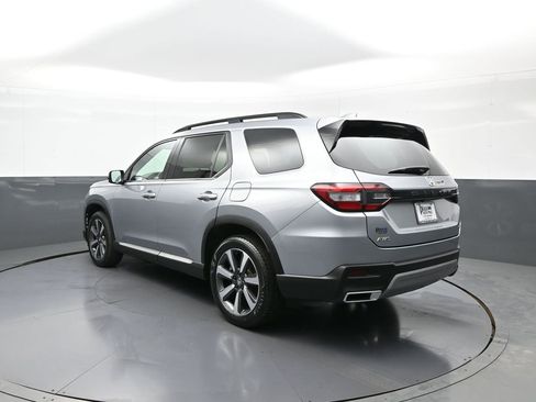 Used 2024 Honda Pilot Touring image 8