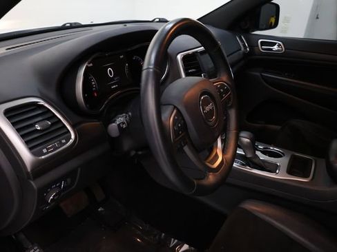 Used 2017 Jeep Grand Cherokee Altitude image 22