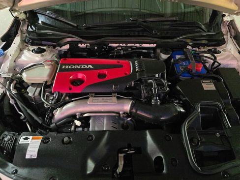 Used 2019 Honda Civic Type R image 9