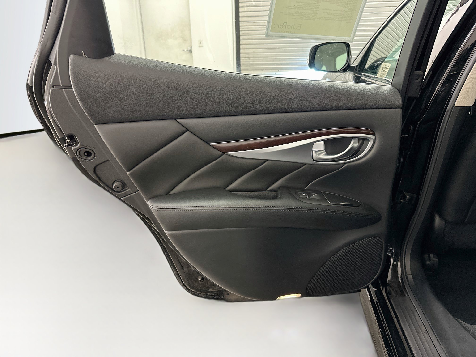 Used 2018 INFINITI Q70 Luxe AWD/4WD image 28