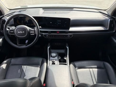 Used 2025 Kia Sorento EX image 13