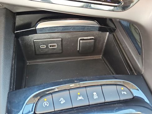 Used 2022 Buick Envision Preferred AWD/4WD image 24