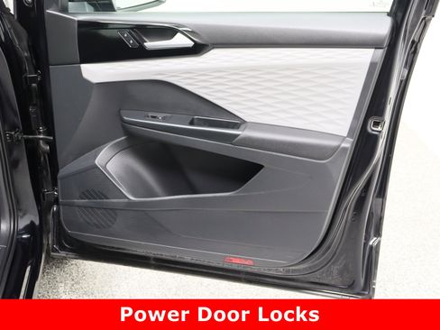 Used 2022 Volkswagen Taos S image 32