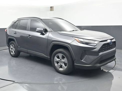 Used 2022 Toyota RAV4 XLE AWD/4WD image 2