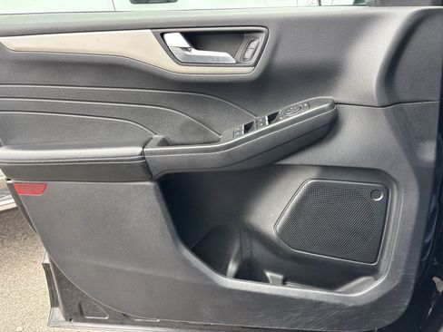 Used 2021 Ford Escape SE w/ SE Sport Appearance Package image 12