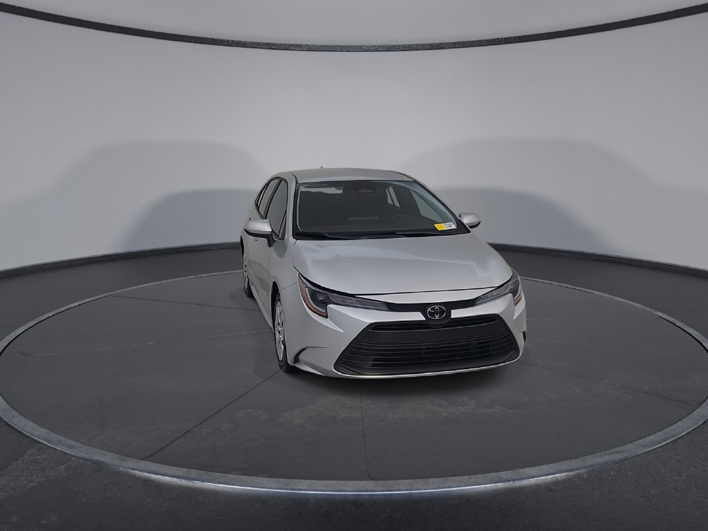 Used 2025 Toyota Corolla LE FWD image 4