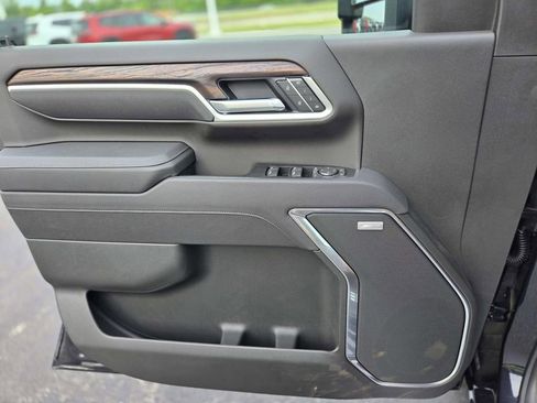 New 2026 GMC Sierra 2500 SLT w/ SLT Premium Package image 32