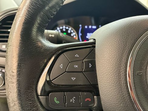 Used 2018 Jeep Renegade Altitude AWD/4WD image 19